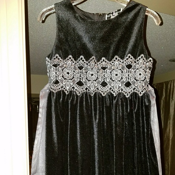 Dress - Picture 1 of 4